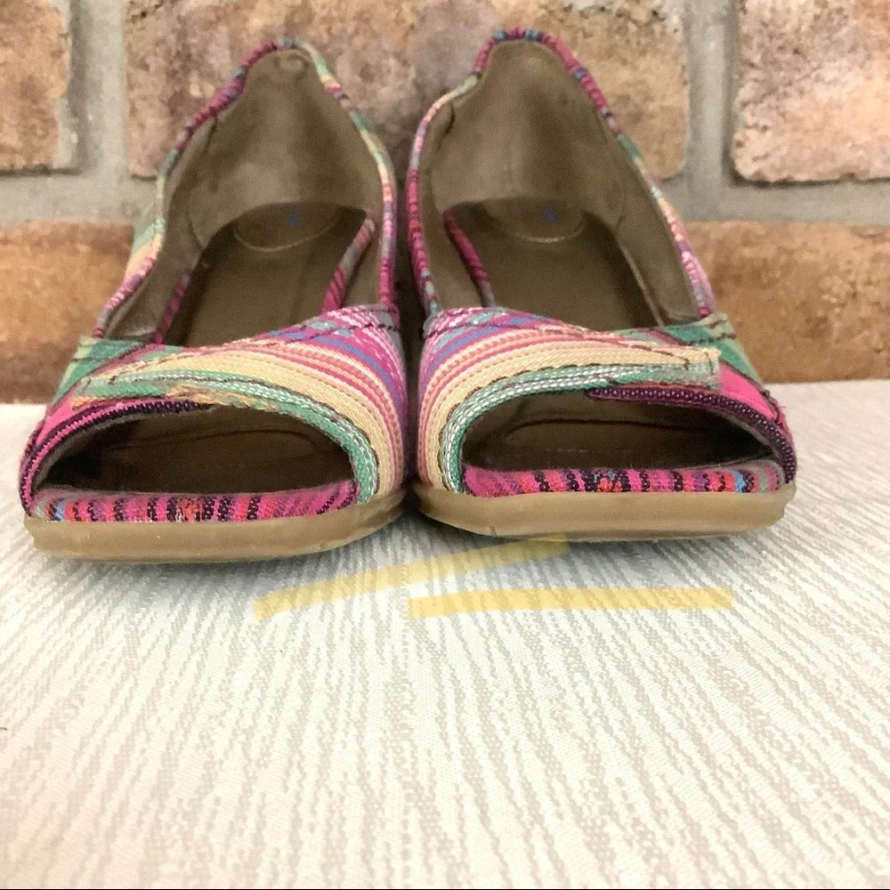 LIFE STRIDE “Velocity” Memory Foam Wedge Striped Sandals